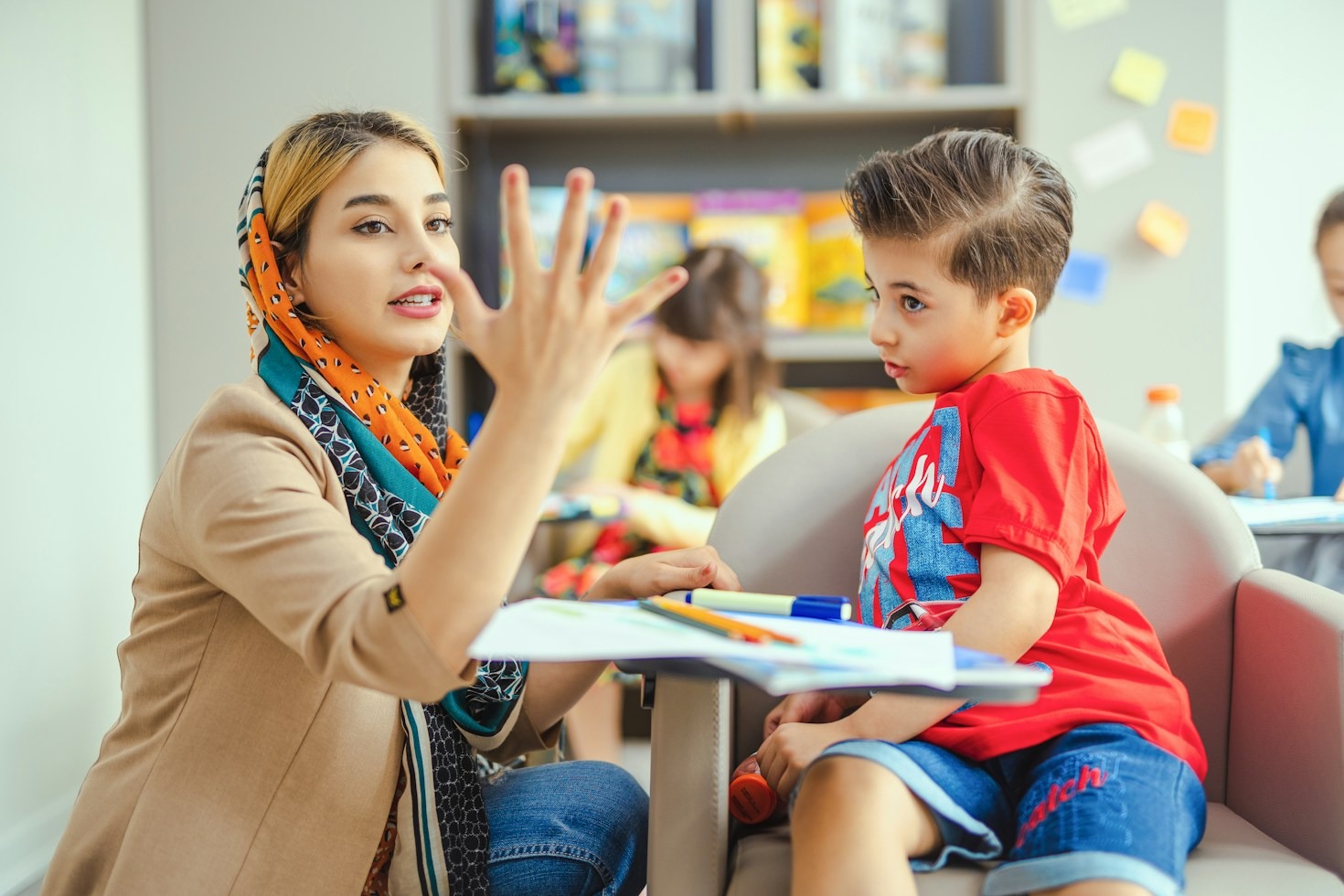 Como os jogos pedagógicos estimulam a aprendizagem infantil